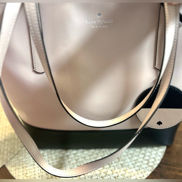 Kate Spade New York , Briel Tote, Cream and Black. Smoke free home . - Picture 3 of 10